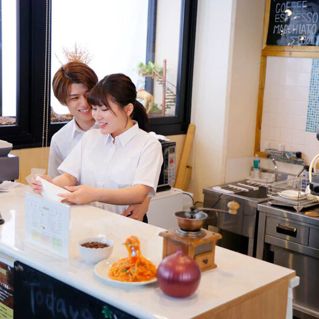 閉店後のカフェで爆発する欲情！恋人同士の濃厚密着エッチ